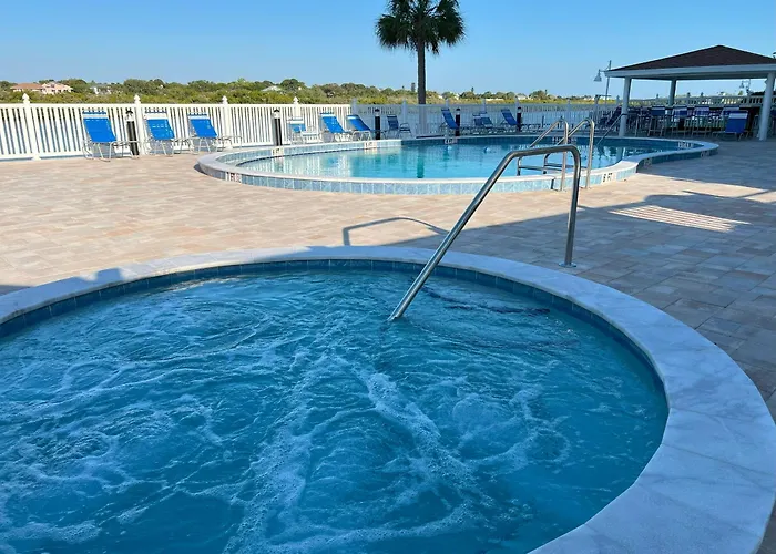 Bayshore Yatch Tennis Condo 2Br 3 Beds, Walking Distance To Beautiful Quite Beach