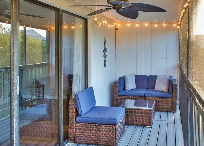 Pool Access & Kayaks: Indian Shores Townhome