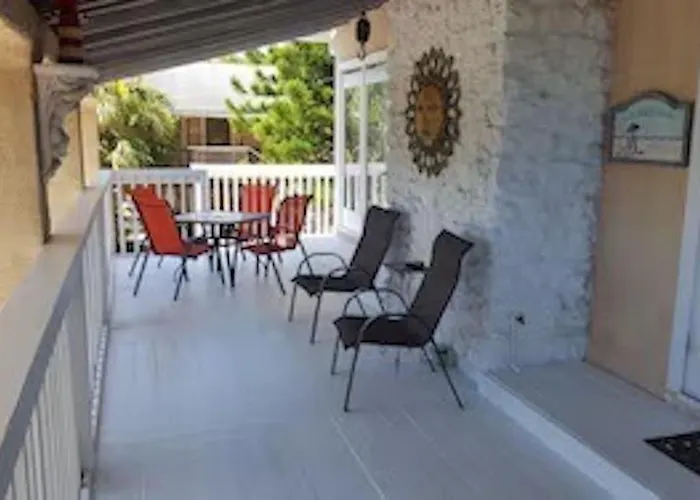 Spacious Beach House Unit,Beautifully Furnished 2 Bed 2Bath./2Min.Walk To Beach
