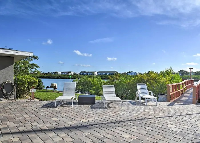Pool Access & Kayaks: Indian Shores Townhome
